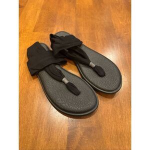 Woman’s Sanuk sandals size 11